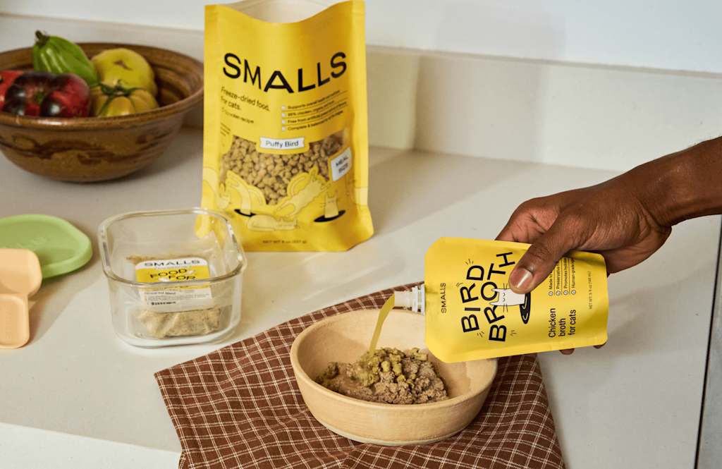 Smalls Cat Topper Pig Broth 5oz (1 Pouch)